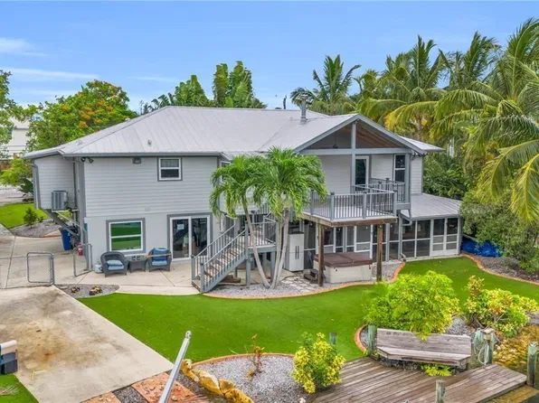 7142 Shannon Blvd, Fort Myers, FL 33908