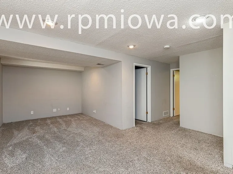 2537 NW 17th St — Photo 9