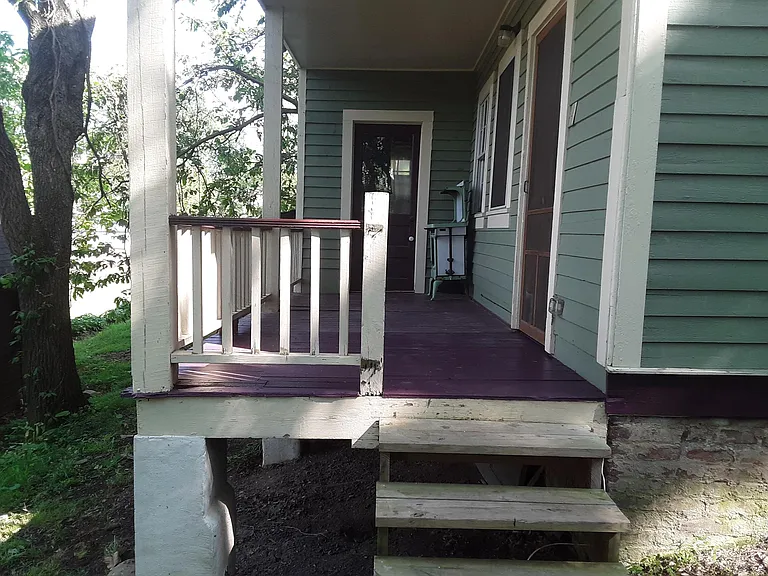 37 1/2 Elizabeth Pl — Photo 3