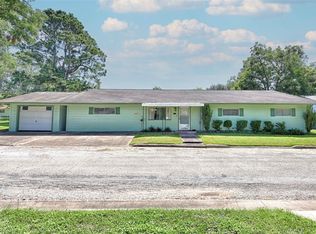 604 N Market St, Hallettsville, TX 77964