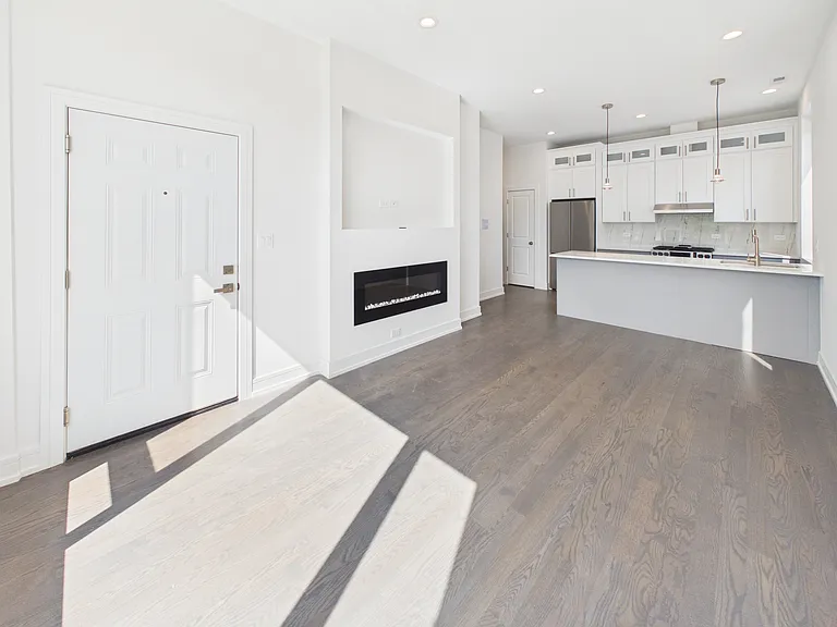 4055 S Prairie Ave #3 — Photo 5