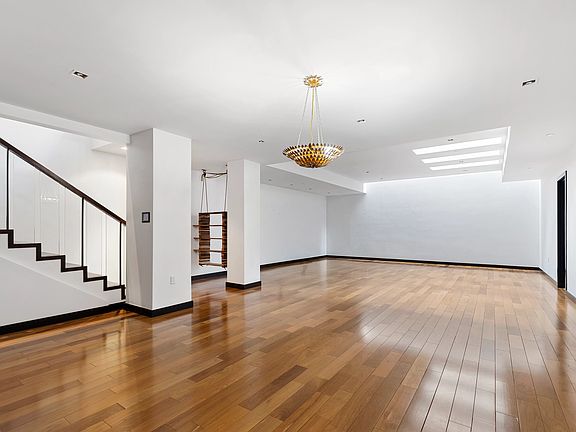 4th image of 385 W 12th St APT Th3