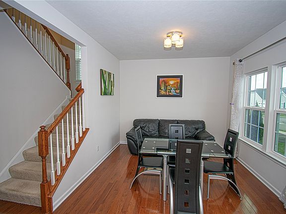 2nd image of 118 Oakmont Dr