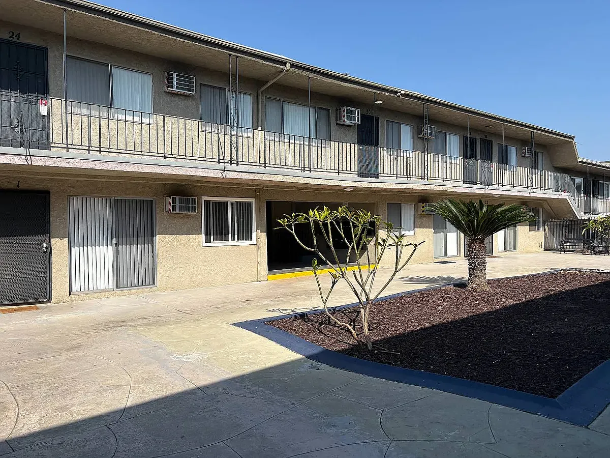 Glenoaks Blvd - 650 — Photo 1