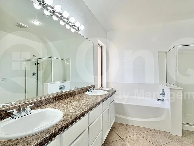 1613 S 174th Ln — Photo 21