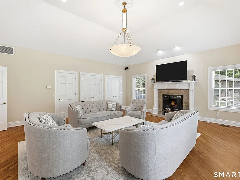 18 W Haviland Ln — Photo 8