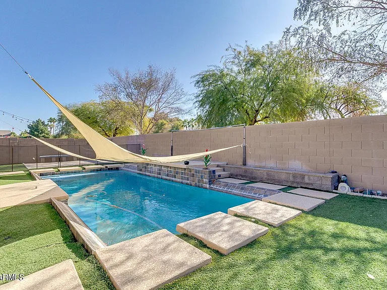 155 E Liberty Ln — Photo 34