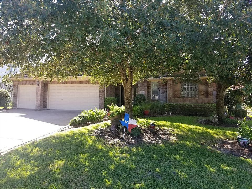 1st image of 2826 S Cedar Hollow Dr