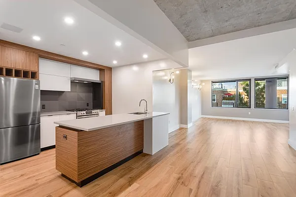 Rented by Safdie Realty Group | media 26