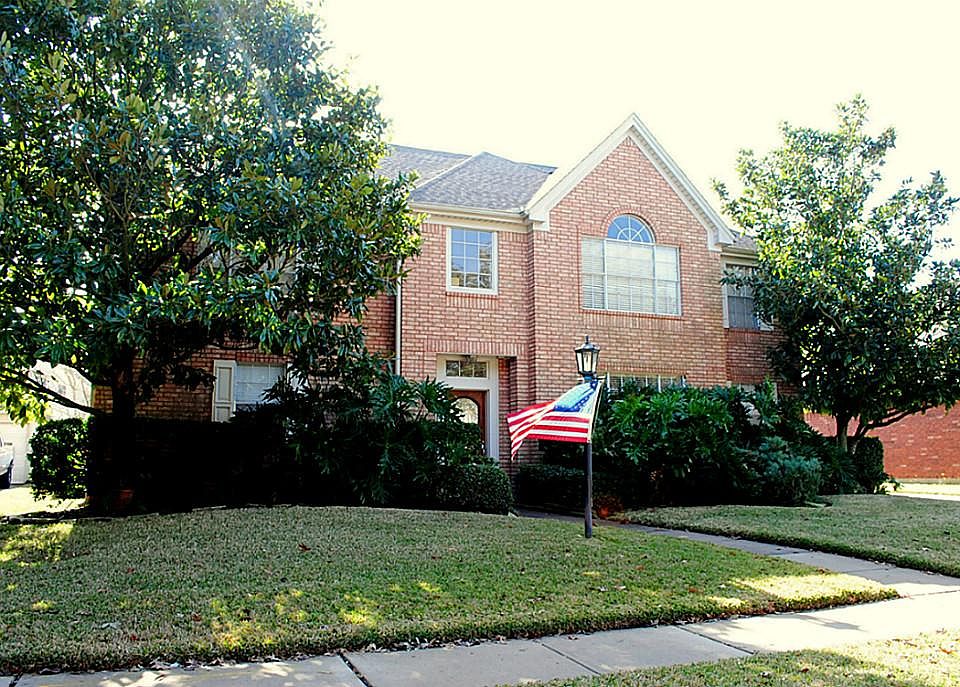 Welcome home to this wonderful 4 bedroom, 3.5 bathroom home with a pool and spa, located in the gate