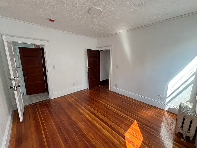 418 Essex St #2 — Photo 30