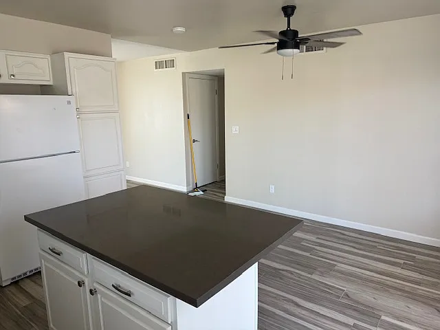 3 bed, 1105 sqft, $2,200 — Photo 4