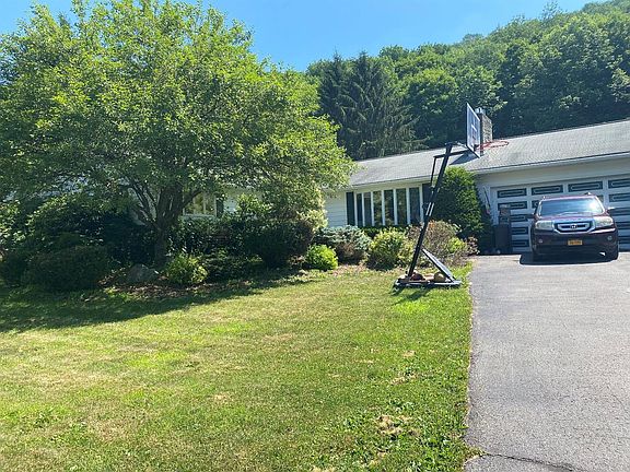 5th image of 230 Delside Dr
