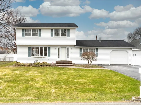 602 Franklin Park Dr, East Syracuse, NY 13057
