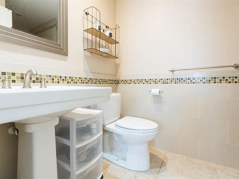 4206 W Wisconsin Ave — Photo 29
