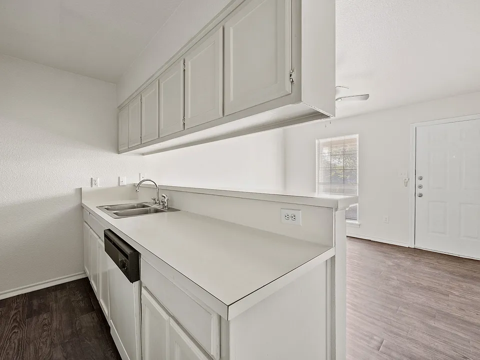 416 Bryan St #3