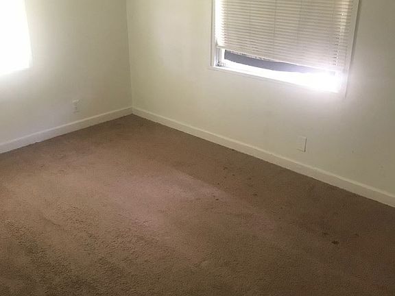 5th image of 327 Bustillo Dr APT 1
