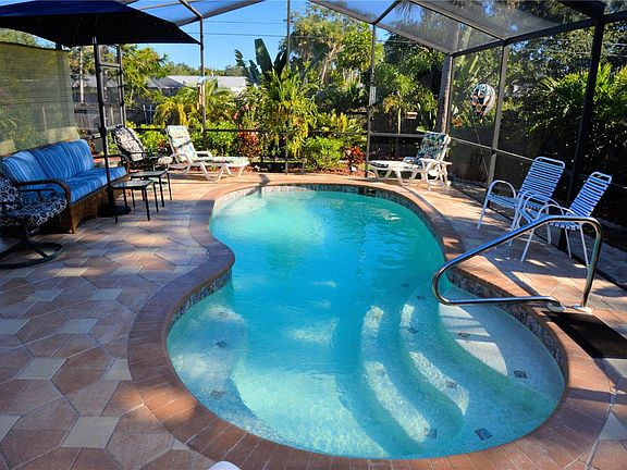 3rd image of 376 Gulf Breeze Blvd