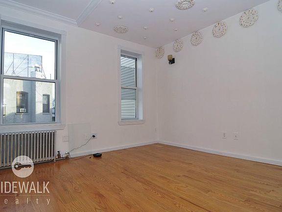 5th image of 31 Driggs Ave APT 3R