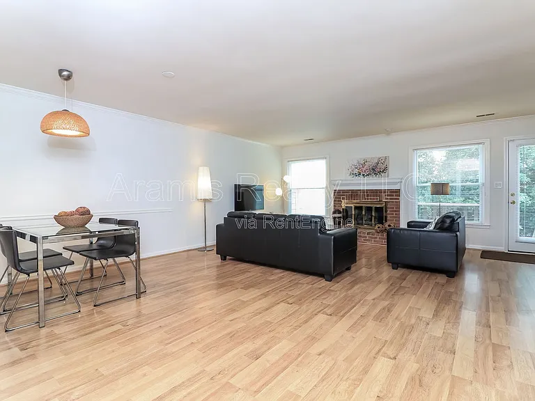 1381 Old Virginia Ct SE — Photo 7