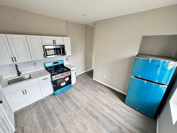 5th image of 3028 W Garrison Ave