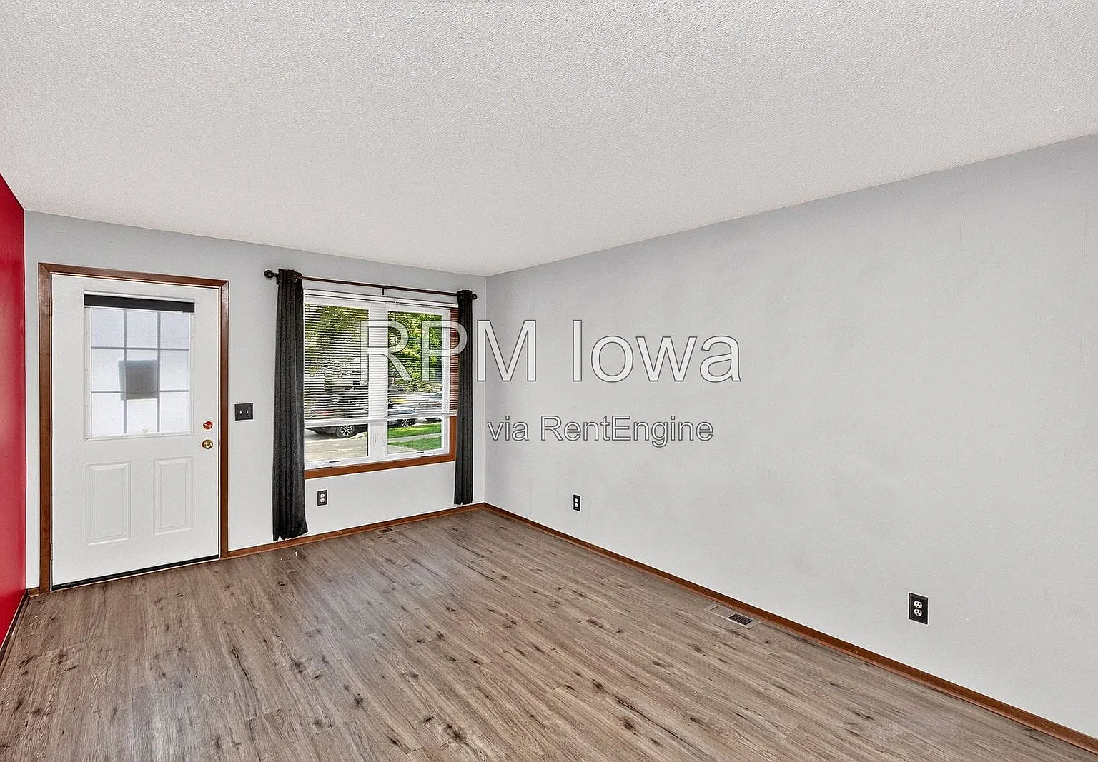 3 bed, 1.0 bath, 882 sqft, $1,695 — Photo 3