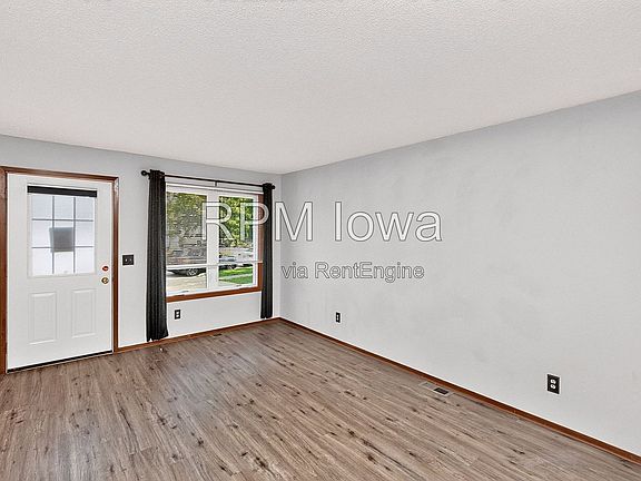 3rd image of 1614 NW Applewood St