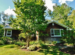 17 Easton St, Granby, MA 01033