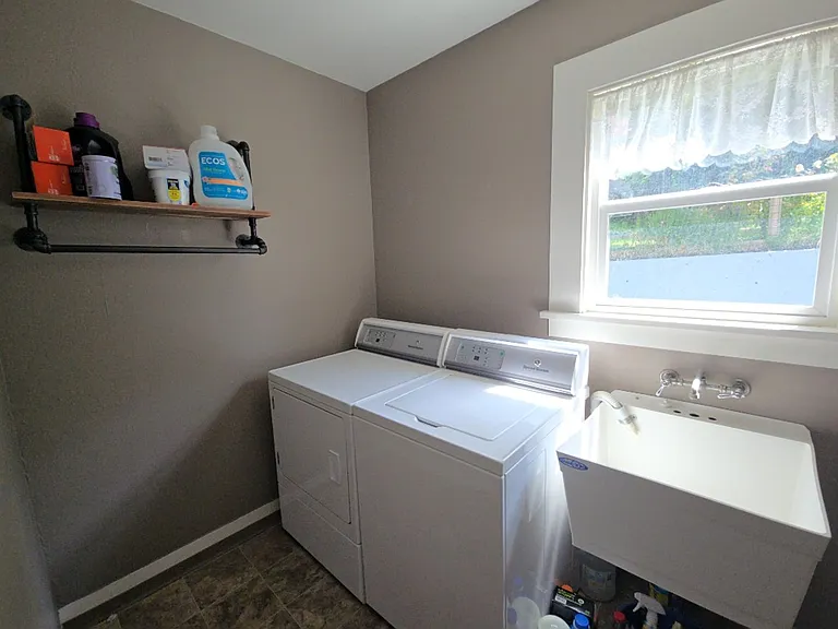 526 B St — Photo 42