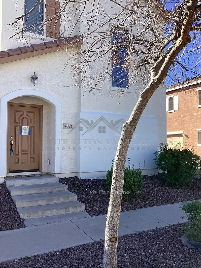 Building Photo - 4685 E Laurel Ave