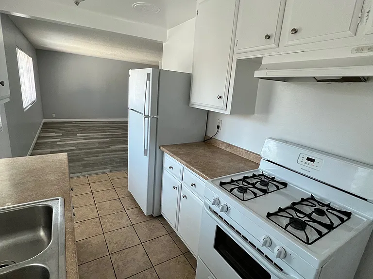 1420 Walnut Ave #8 — Photo 4