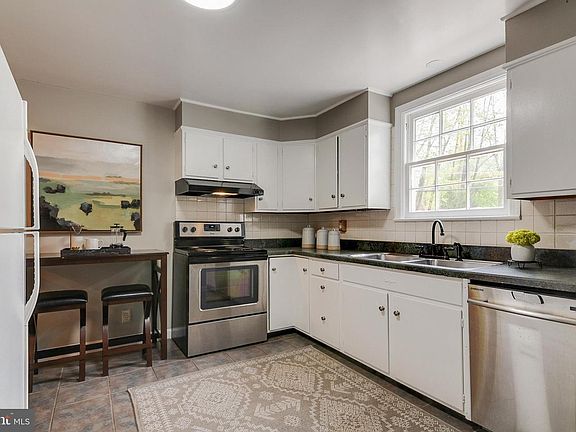 5th image of 7806 Oak St