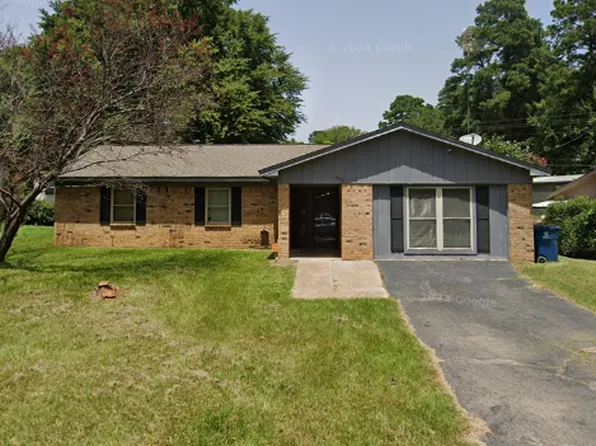 202 Gilbert St, Lone Star, TX 75668