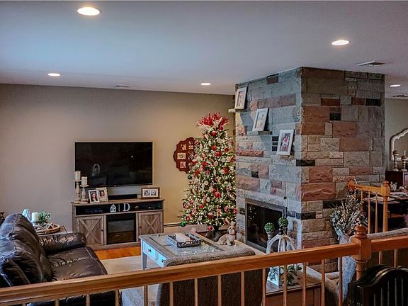 3rd image of 42 Elmdale Ave