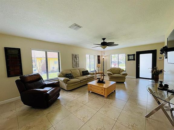 5th image of 4894 Palm Hill Dr