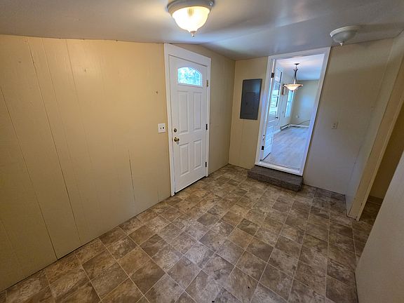 4th image of 915 W 11th St