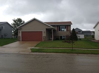 5390 King Arthur Dr NW, Rochester, MN 55901