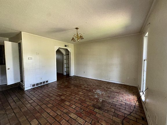 3rd image of 5502 Santa Monica St