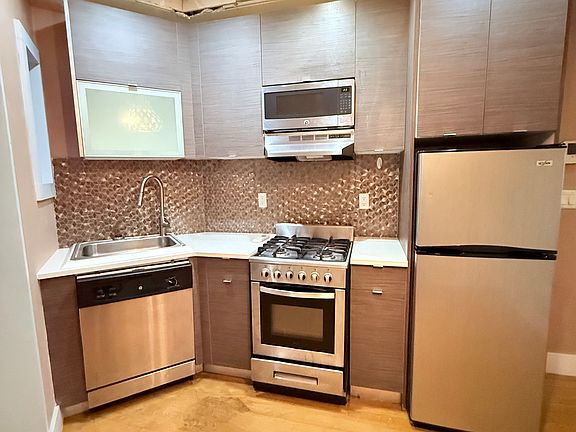 3rd image of 336 Chauncey St #1F