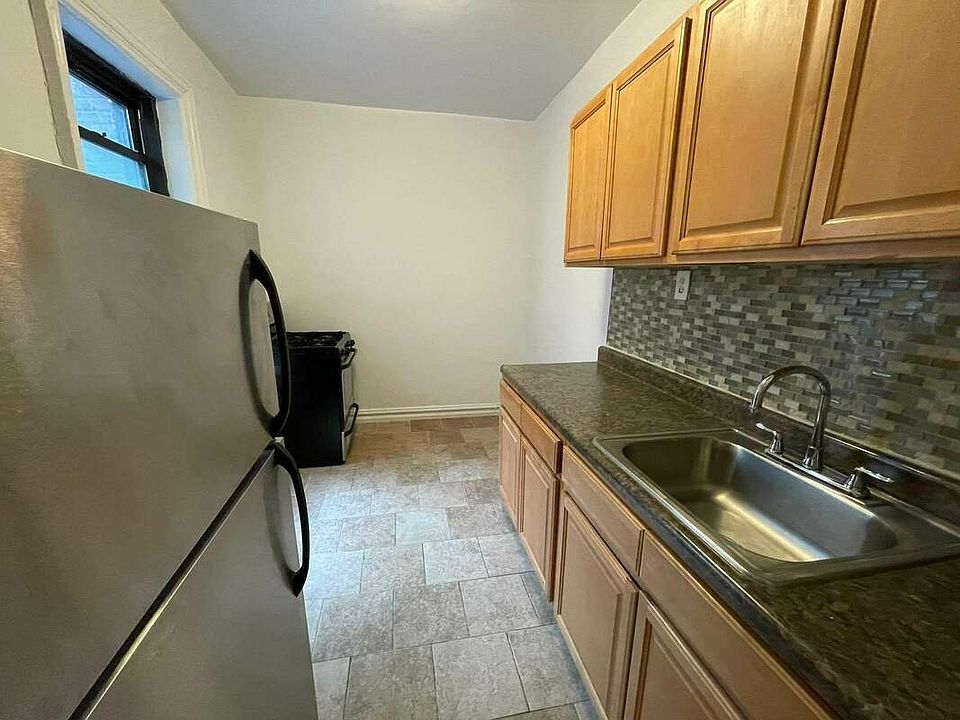 1st image of 883 Franklin Ave APT 1C