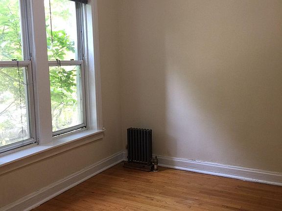 5th image of 1026 W Loyola Ave #3