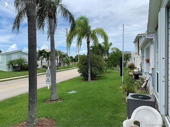 2nd image of 704 Nettles Blvd