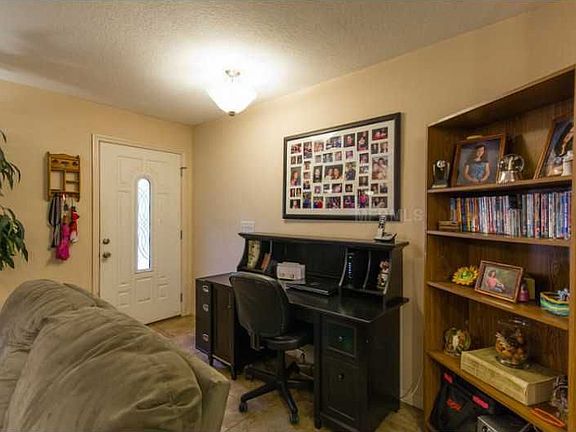 4th image of 25204 Niblic St