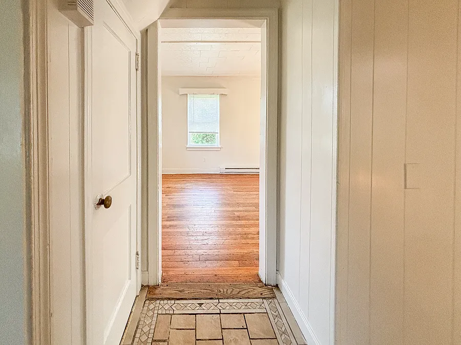 3 bed, 1026 sqft, $1,699 — Photo 2