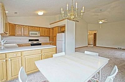 5th image of 301 Bridgewater Ln