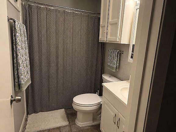 4th image of 46 Winchester Cir