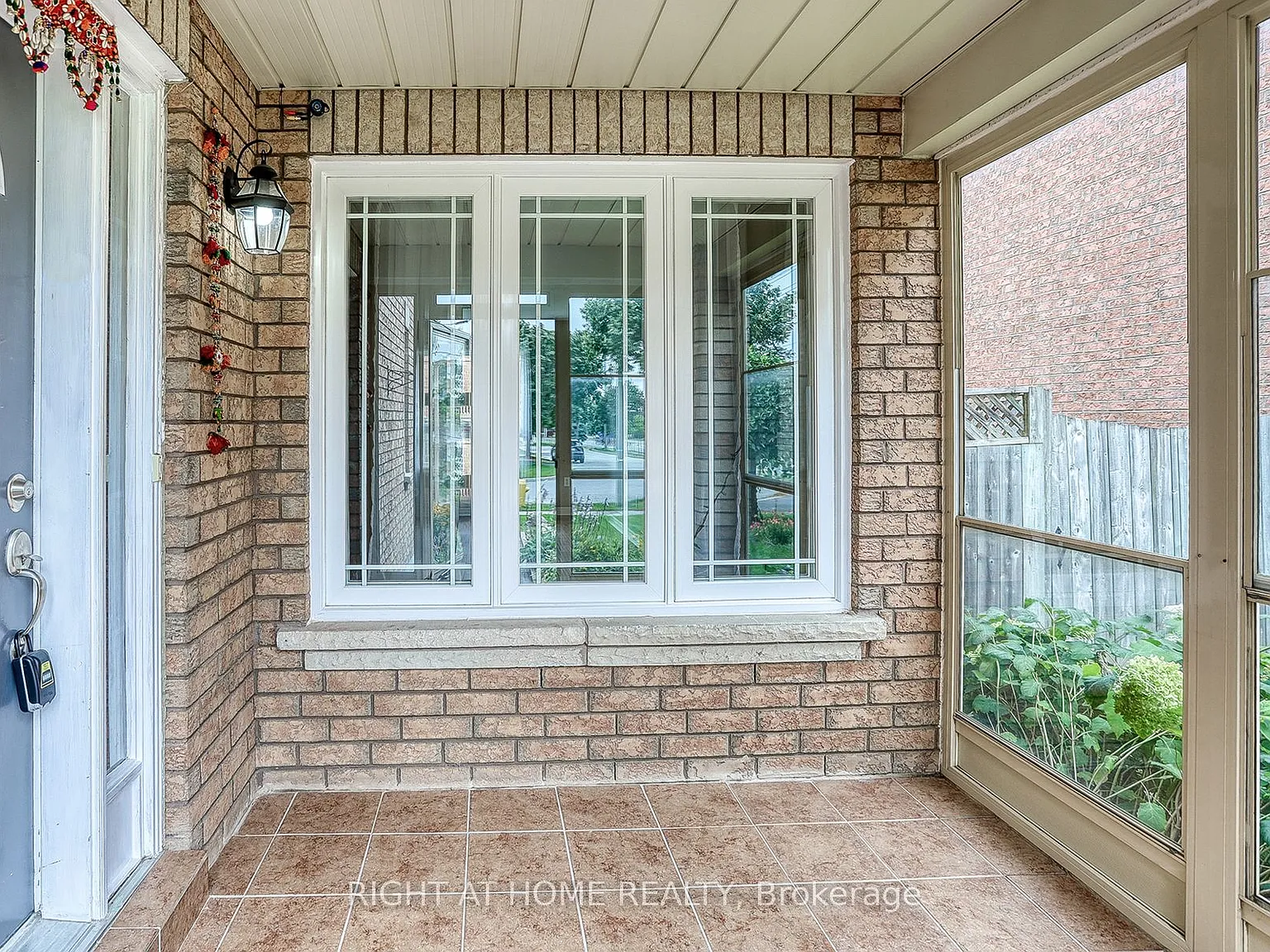3 bed, $3,196 — Photo 3