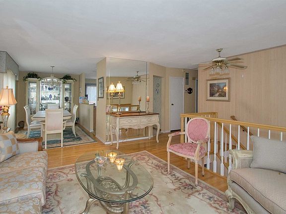 4th image of 74 Babylon Ave
