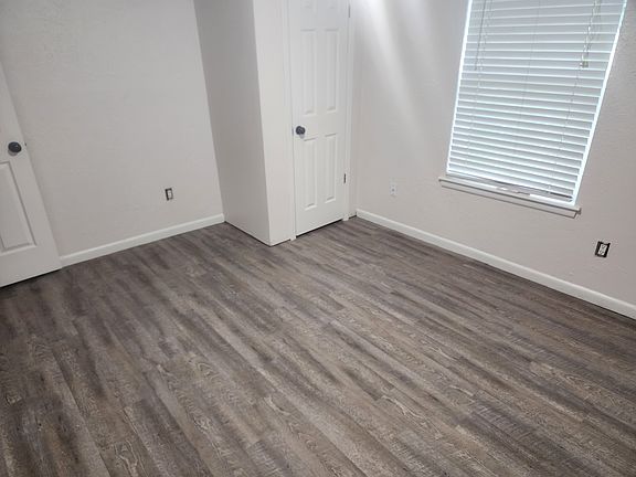 4th image of 2211 Goldenrod St