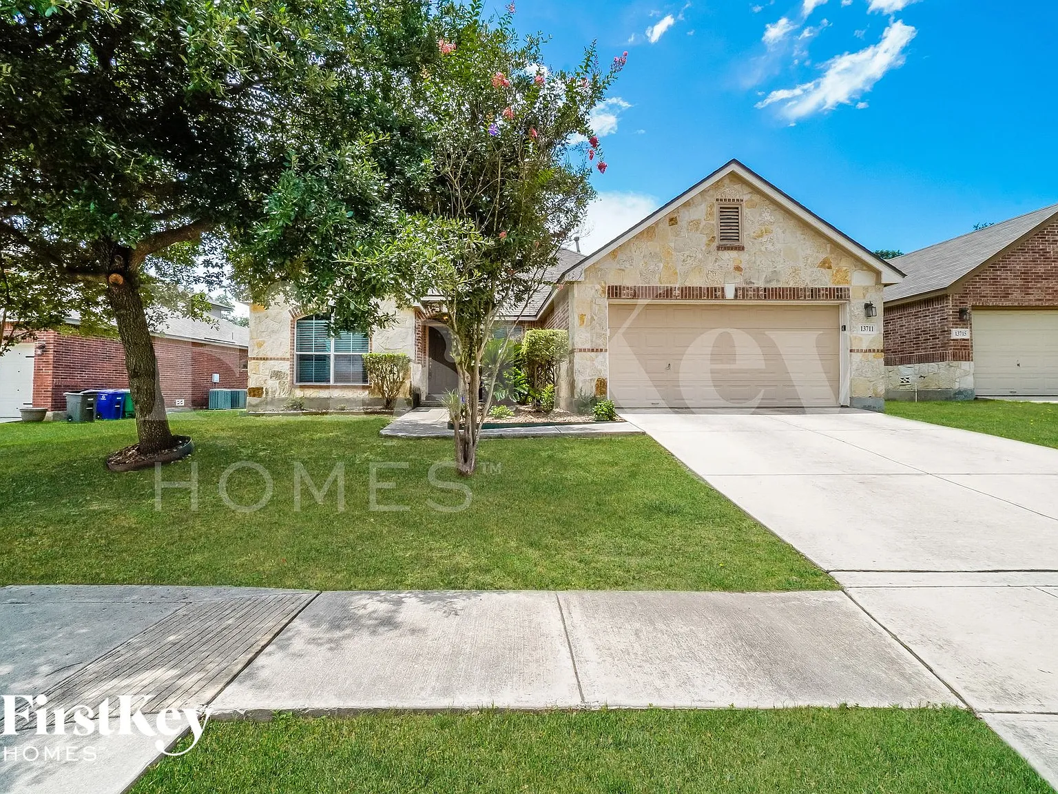 3 bed, 2.0 bath, 2363 sqft, $2,425 — Photo 1